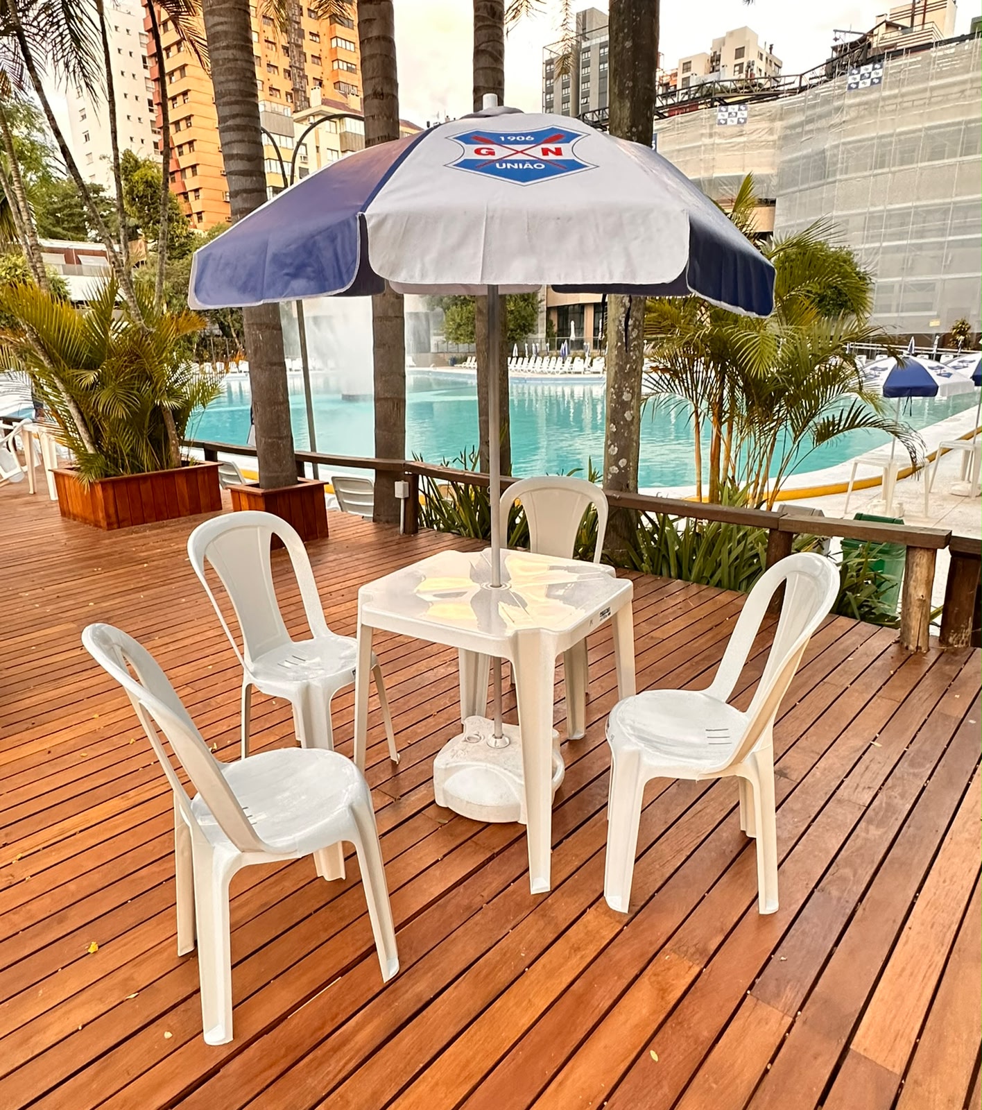 Conjunto Cadeira Bistrô Branca